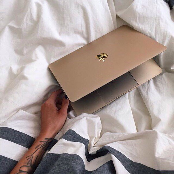 Каждый вечер записывайте на бумаге шесть самых важных вещей, которые Вам необходимо сделать завтра. Пока Вы спите подсознание проведет всю необходимую работу и определит, каким образом их можно сделать самым лучшим способом. И Ваш новый день будет гораздо более продуктивным.