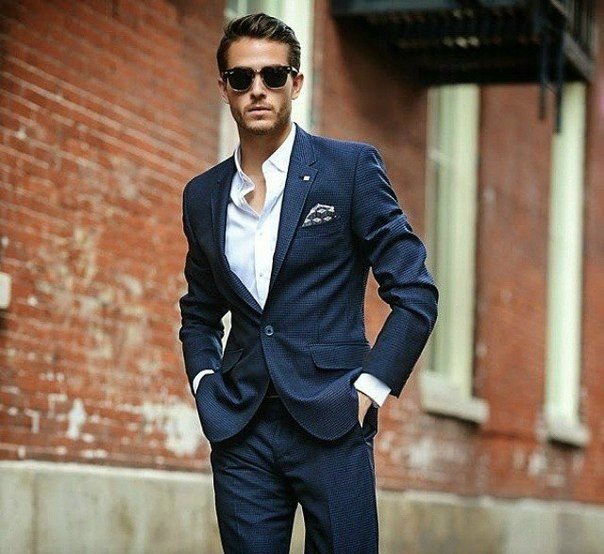 — Ты можешь быть умнее всех, но не стоит это всем показывать.