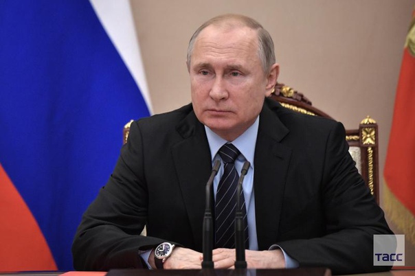 Владимир Путин поздравил Михаила Горбачева с 88-летием. Президент отметил, что политик вносит вклад в выстраивание открытого диалога по проблемам современности: