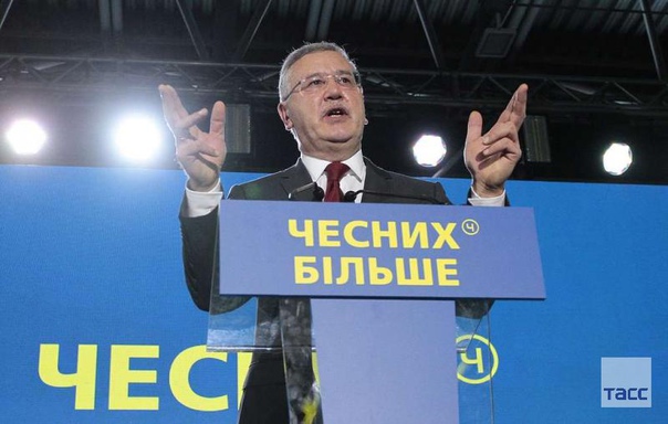 Соперники Порошенко обвинили его в подкупе избирателей на $74 млн из госбюджета. Лидер партии 
