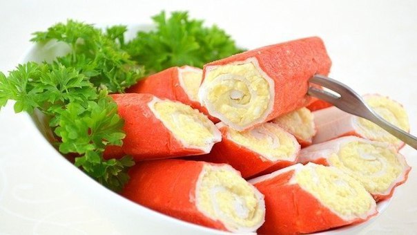 Фаршированные крабовые палочки.