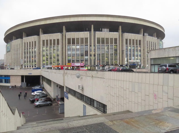 В спорткомплексе «Олимпийский» в Москве произошел пожар. Здание с начала года находится на реконструкции 