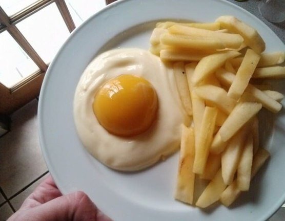 Йогурт, персик и яблоко