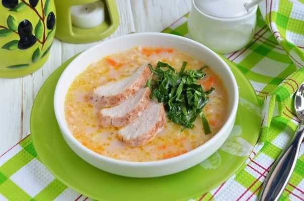 Нежный рисовый суп с курицей и шпинатом 
