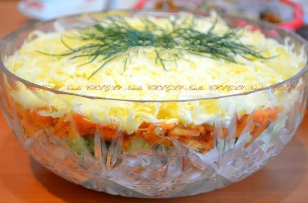 Салат с копченой курицей. 