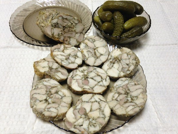 Мраморный рулет из курицы 
