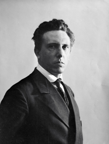 4 февраля 1881 года в Москве, в купеческой семье родился Яков Александрович Протазанов. 