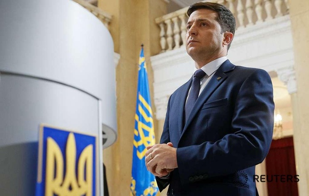 Владимир Зеленский сказал, что готов к переговорам с РФ в двустороннем и многосторонних форматах. Так же безусловный лидер всех последних рейтингов у избирателей, назвал в числе своих приоритетов в случае победы на выборах установление мира в Донбассе, борьбу с коррупцией и строительство дорог: