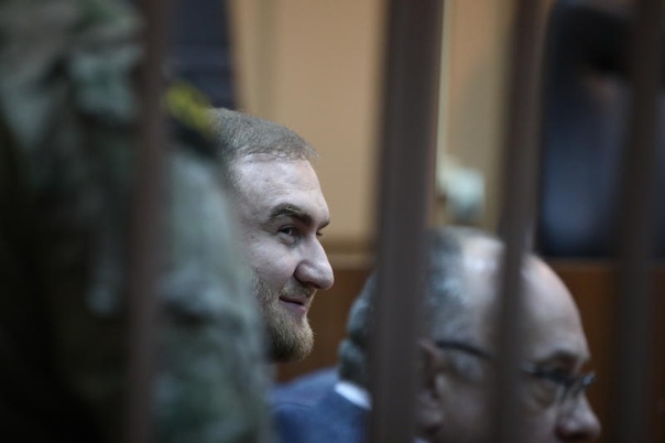 Арашуков пожаловался на сокамерника. ФСИН ответила: «В перечень статей УК РФ, по которому обвиняется сокамерник Арашукова, входит также статья, по которой выдвинуто обвинение сенатору Арашукову»