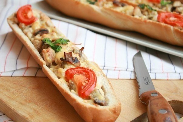 Багет, фаршированный курочкой и грибами 