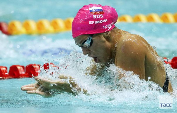 Юлия Ефимова показала лучший результат сезона в мире на дистанции 200 метров брассом в Барселоне: