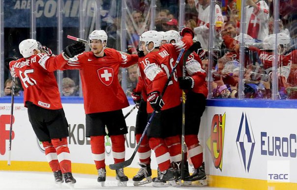 Швейцария обыграла Канаду в полуфинале чемпионата мира по хоккею в Дании. Канадцы не вышли в финал впервые с 2014 года:
