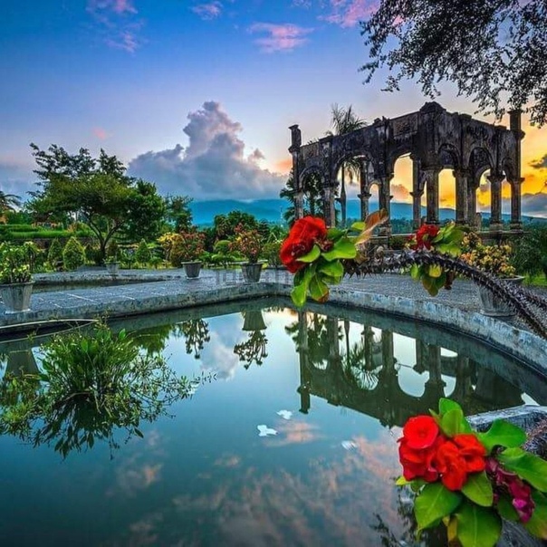 Водный дворец Уджунг на Бали