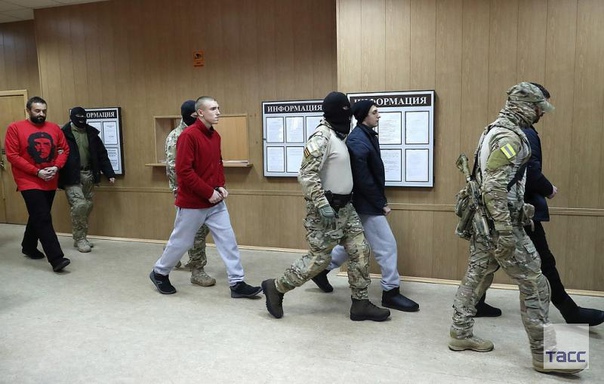 Суд продлил на три месяца арест 20 украинским морякам: