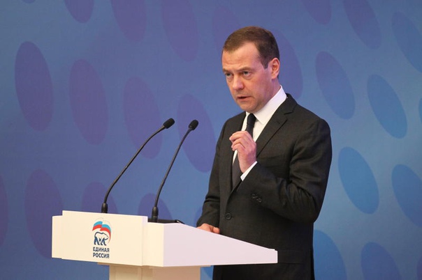 Медведев назвал спорной идею импортозамещения в науке