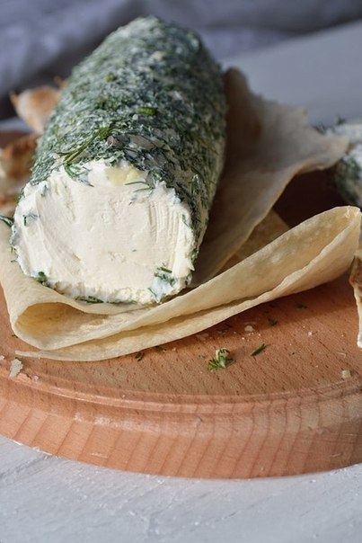 Творожный сыр из сметаны и кефира.
