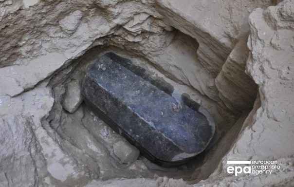 Ни проклятий, ни сенсаций. Ученые вскрыли гигантский саркофаг, который нашли в Александрии: